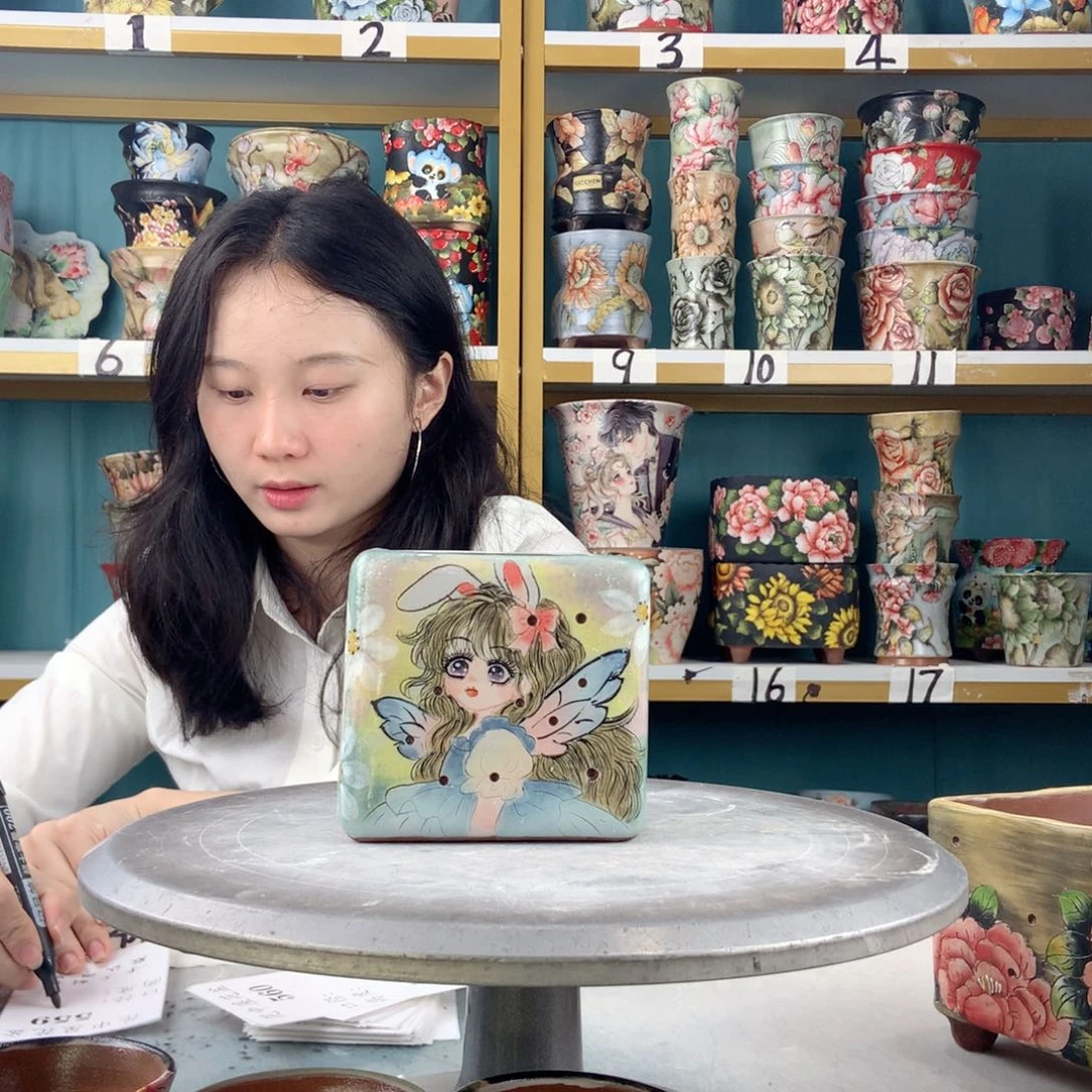 景德镇手工花盆559