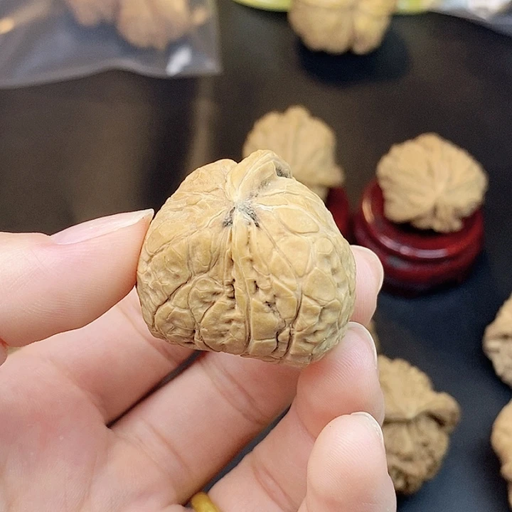 关***牛文玩核桃吊坠瑕疵单只不退不换