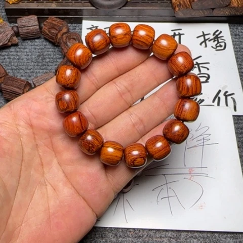 藤类海南红降1.3*1.4手串