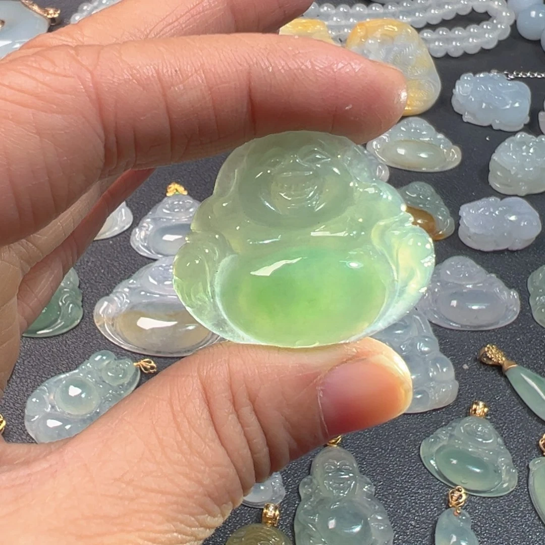 翡翠未镶嵌颈饰绿佛