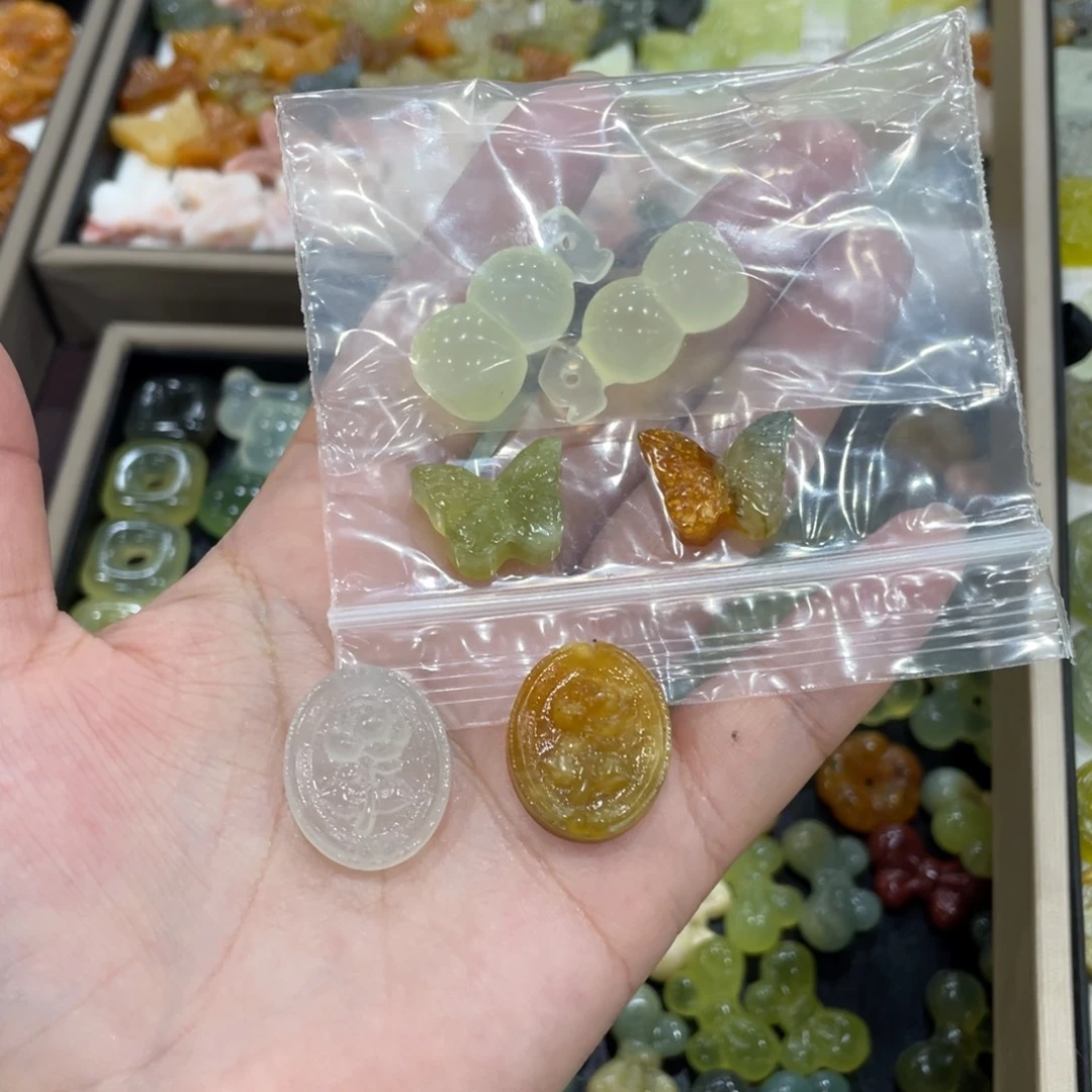 未镶嵌岫玉吊坠(赠链)