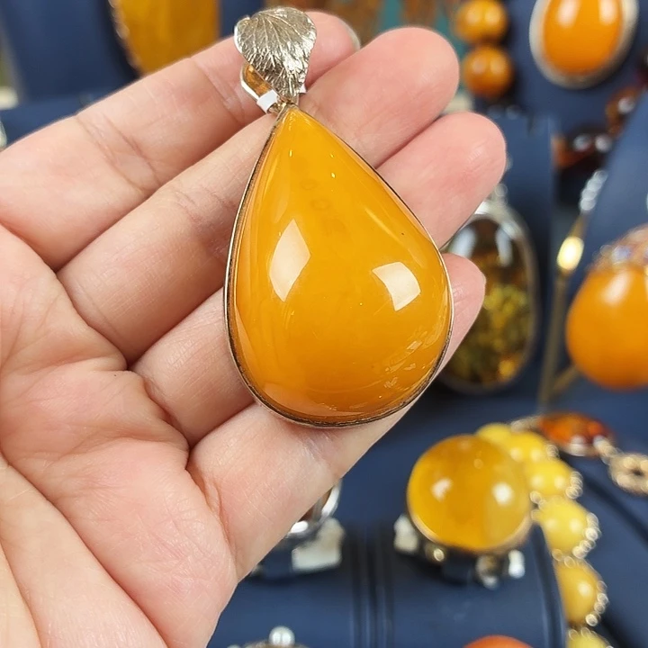 琥珀银S925镀金镶嵌颈饰