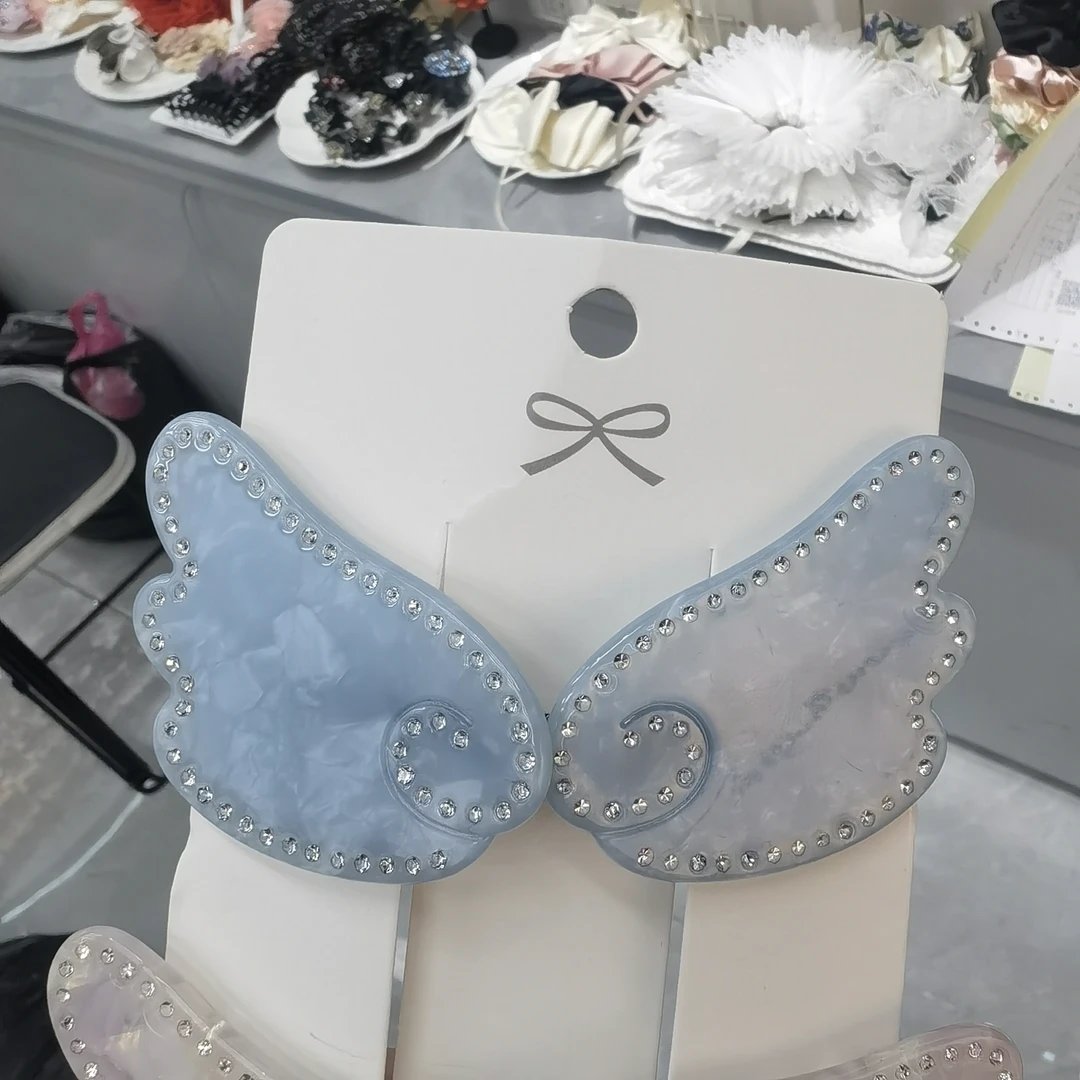 C140蓝色翅膀泡菜款边夹一对