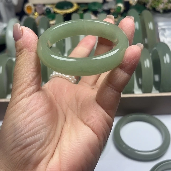 东陵石未镶嵌手镯