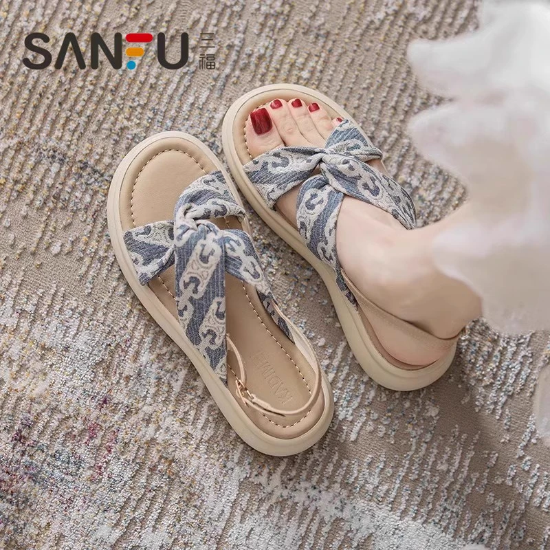 三福厚底凉鞋女交叉带2025年新款夏季软底外穿一字扣平底沙滩鞋女