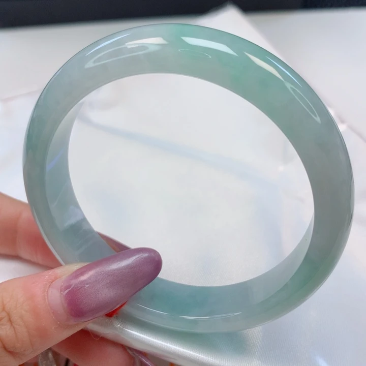 翡翠手镯未镶嵌56圈