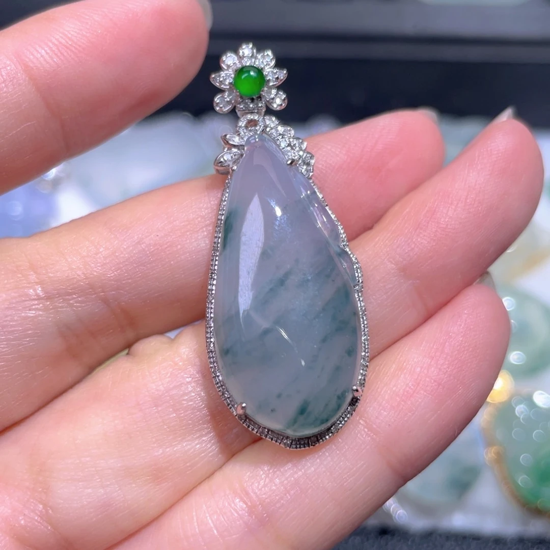 颈饰18K金镶嵌翡翠翡翠