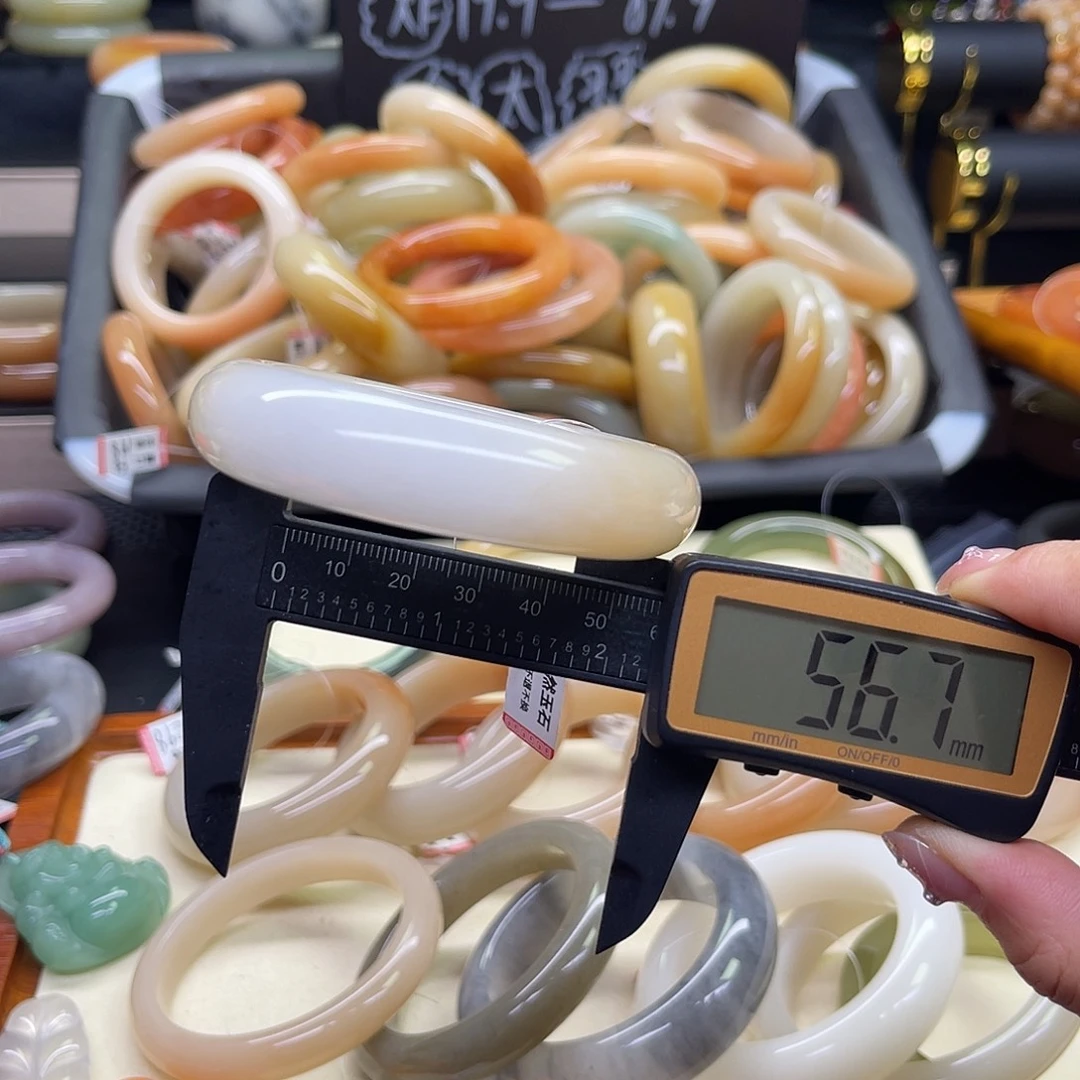 石英岩玉未镶嵌手镯