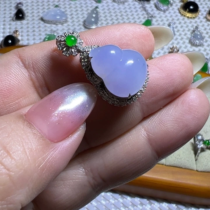 翡翠18K金镶嵌颈饰冰紫葫芦