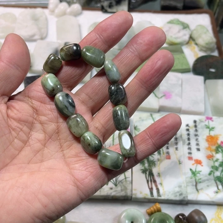 未镶嵌独山玉颈饰