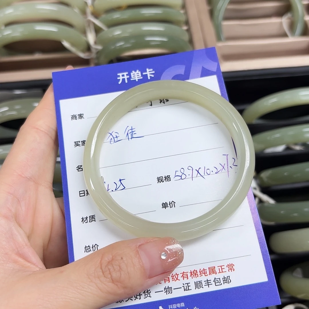 和田玉手镯未镶嵌狂*
