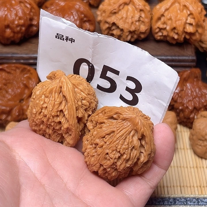 蓝***仰把件文玩核桃南疆石。边37。 053