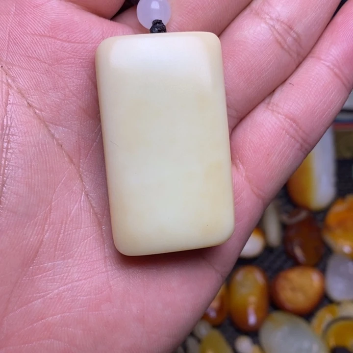 吕***长和田玉未镶嵌吊坠(赠链)