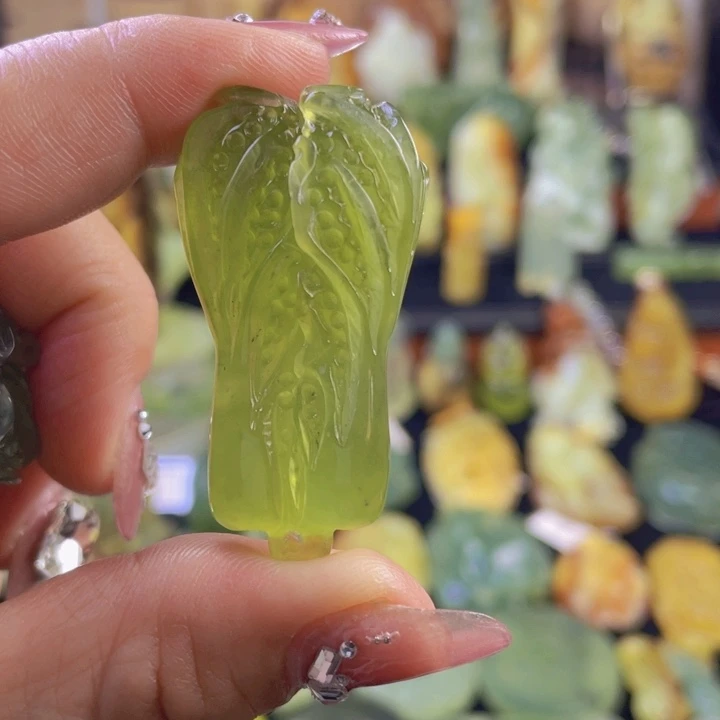 蛇纹石玉颈饰未镶嵌一**子