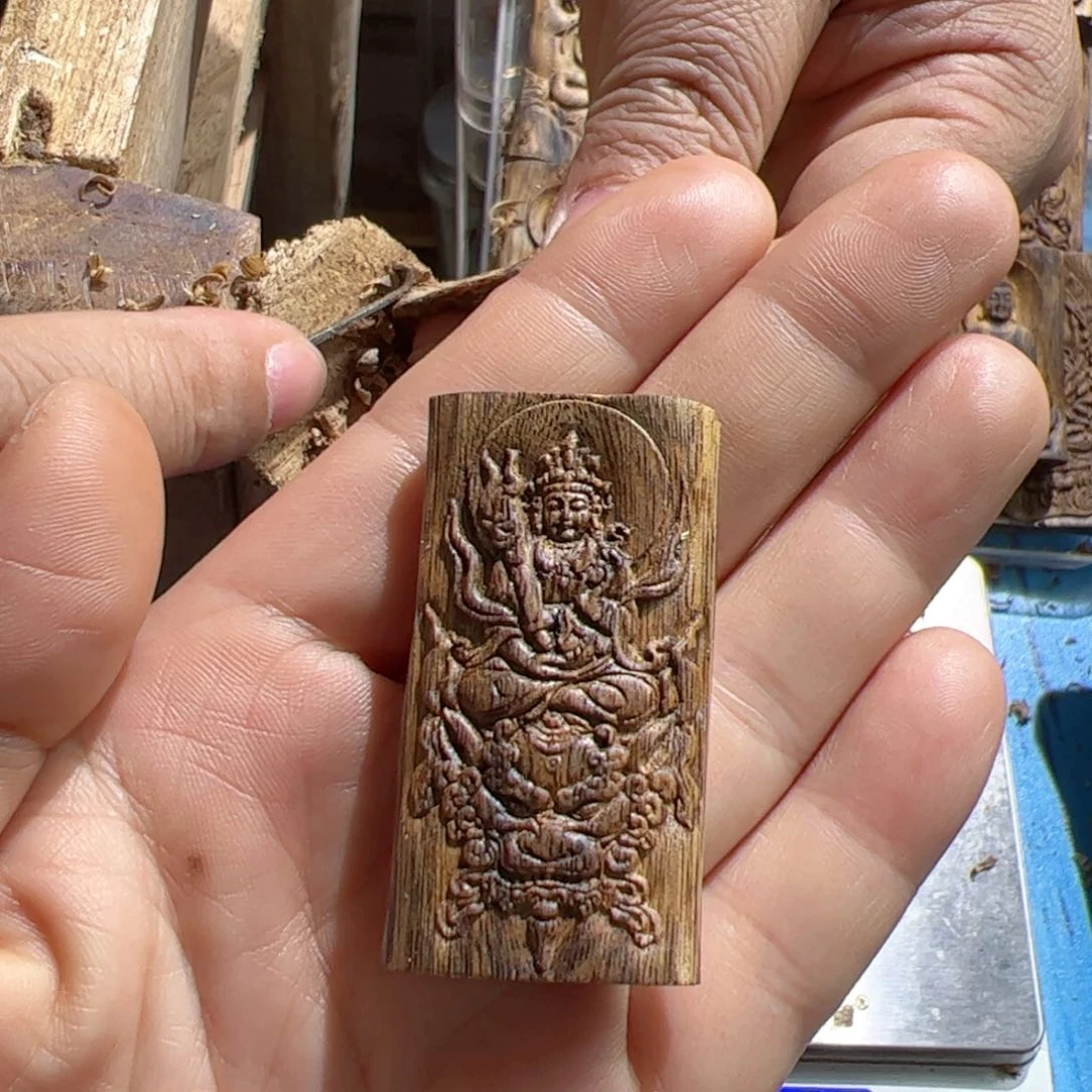 沉香吊坠白棋文殊5.7克