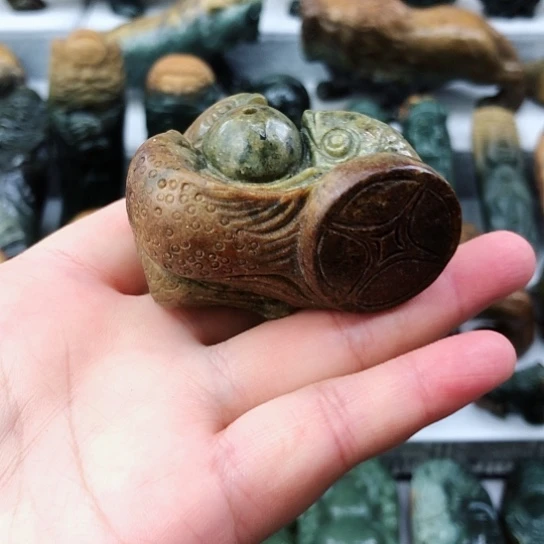 未镶嵌岫岩河磨玉（透闪石质玉）把件