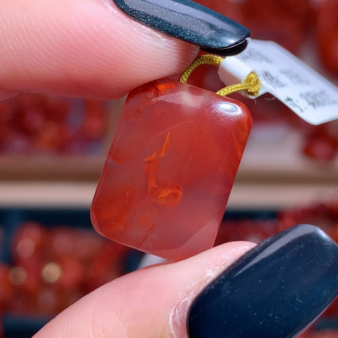 南红玛瑙未镶嵌珠宝半成品方形吊坠