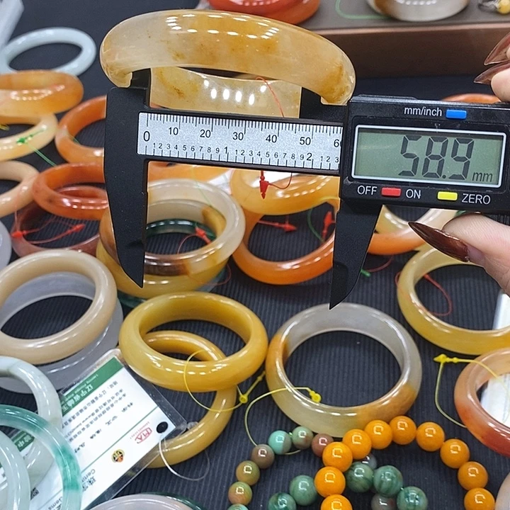 石英质玉（黄龙玉）未镶嵌手镯