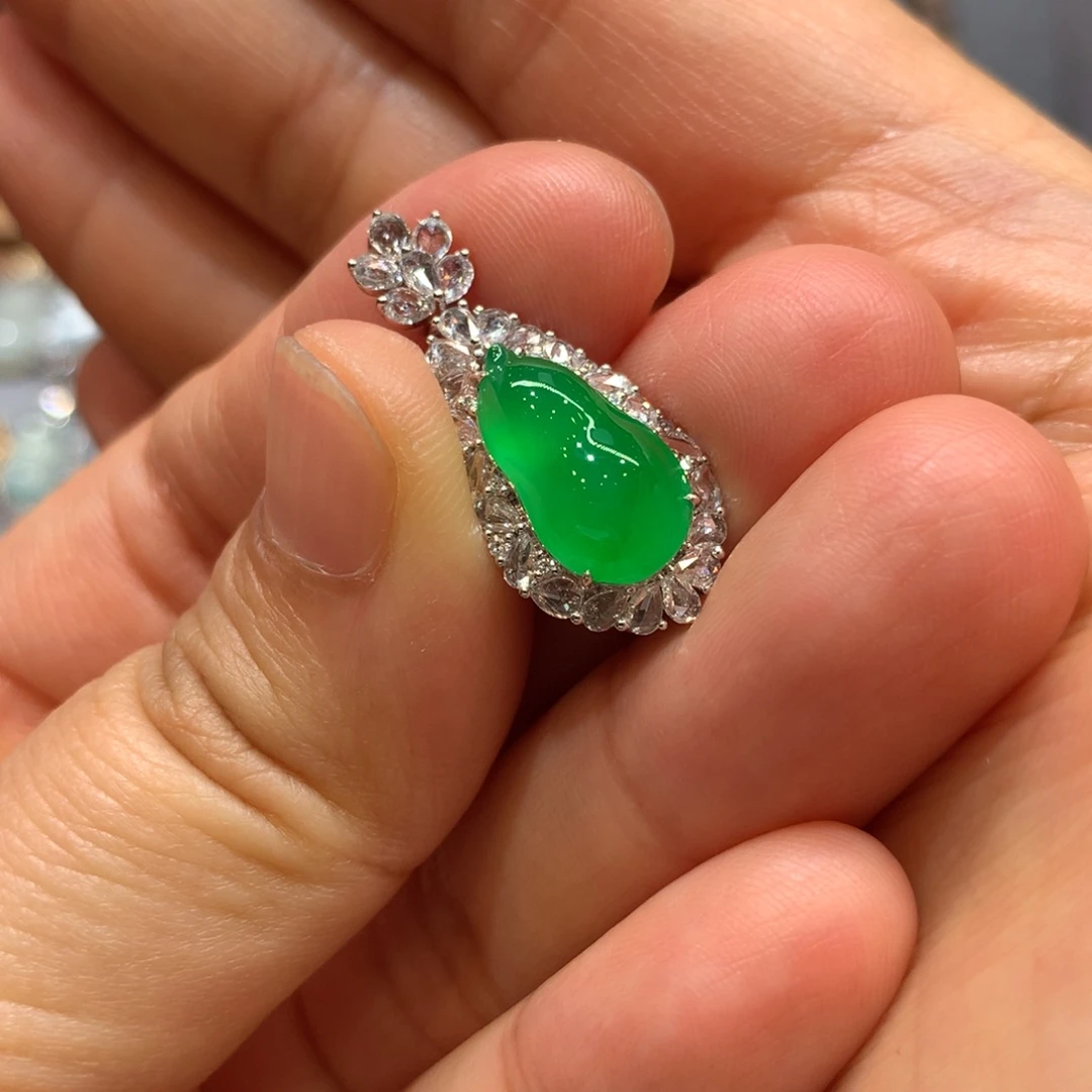 o***a翡翠18K金镶嵌颈饰吊坠总价7.8万分单一