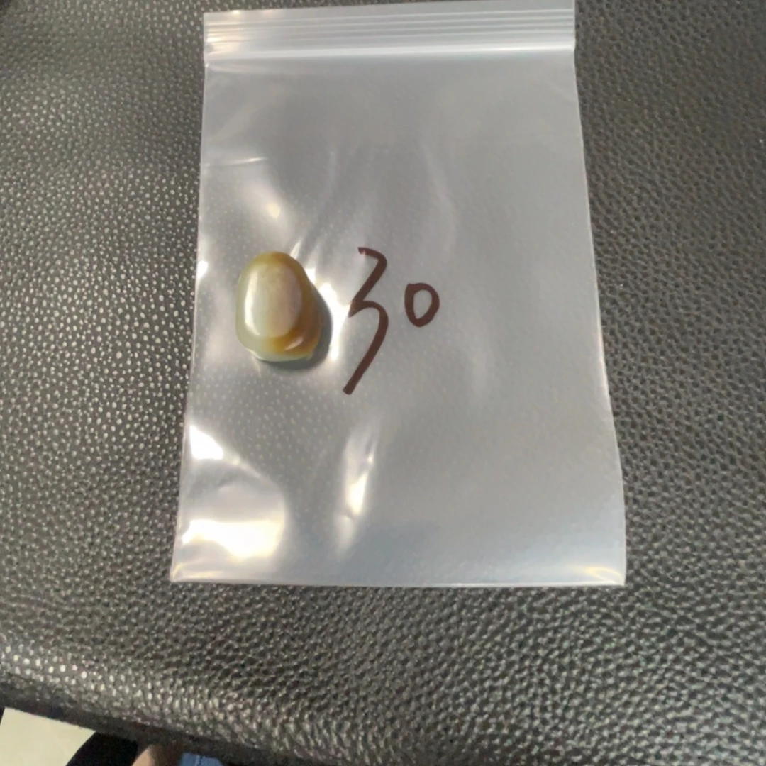 东***络颈饰未镶嵌和田玉（糖玉）