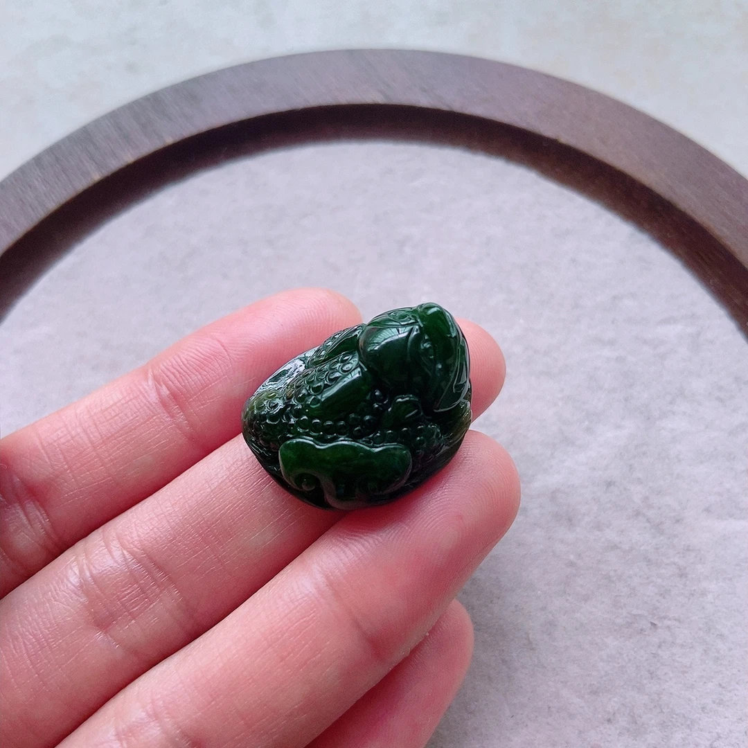 精美小金蟾吊坠天然翡翠A货 尺寸24×19×13mm