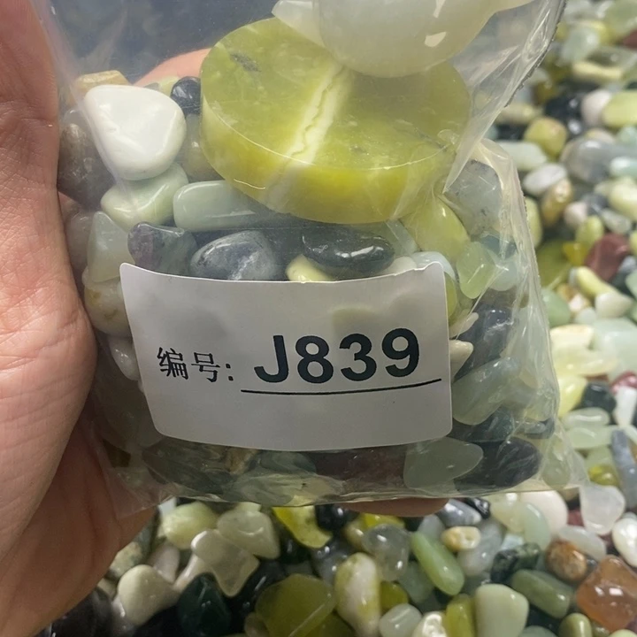 蛇纹石玉鱼缸石未镶嵌