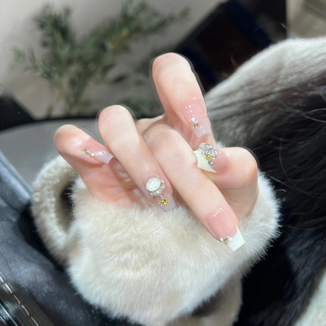 本宫指义【G44/施华】穿戴甲纯手工  底色： 粉08反渐变