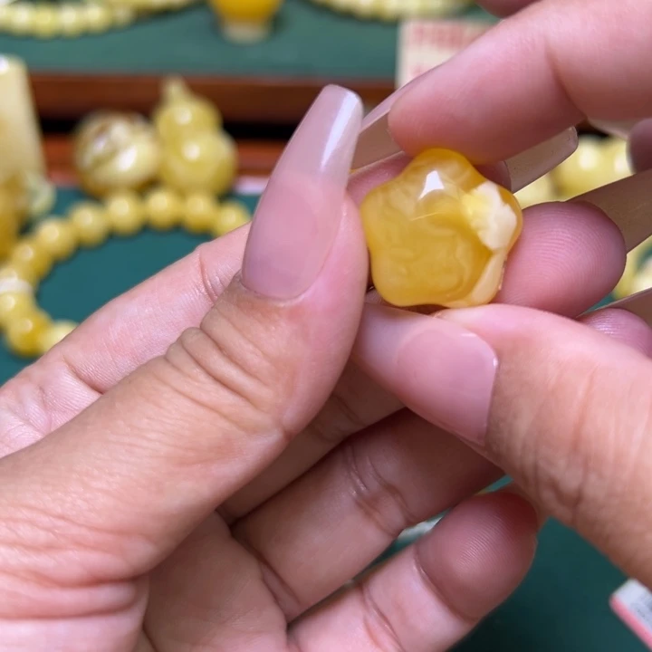 蜜蜡未镶嵌珠宝奇石