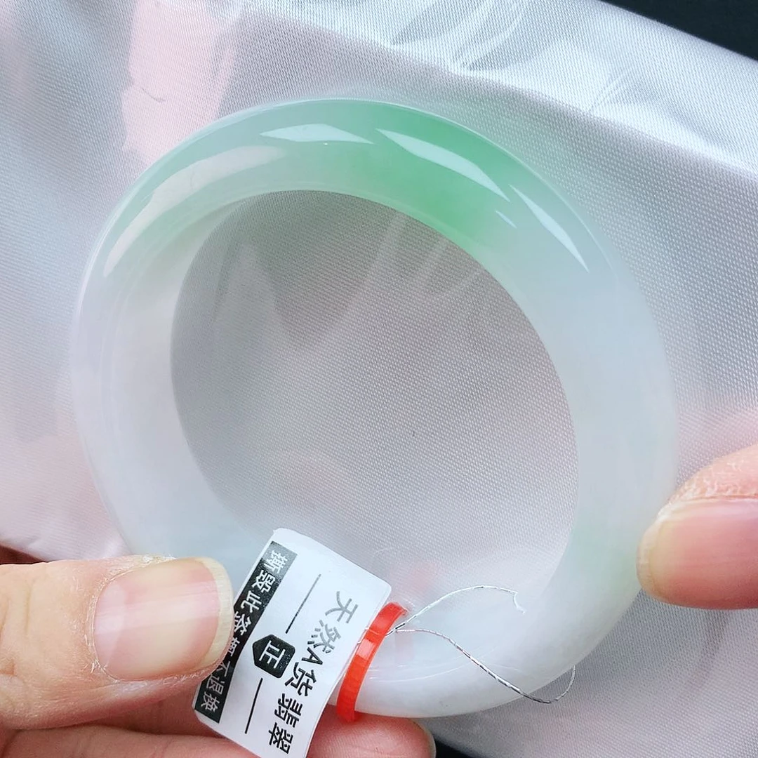 翡翠手镯未镶嵌52圈