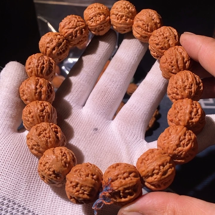 文玩核桃手串……68