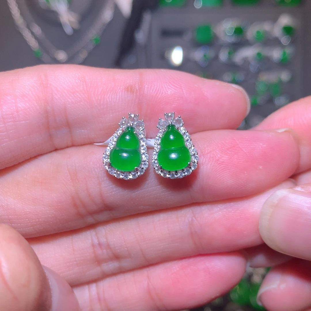 18K金镶嵌翡翠耳钉天然翡翠