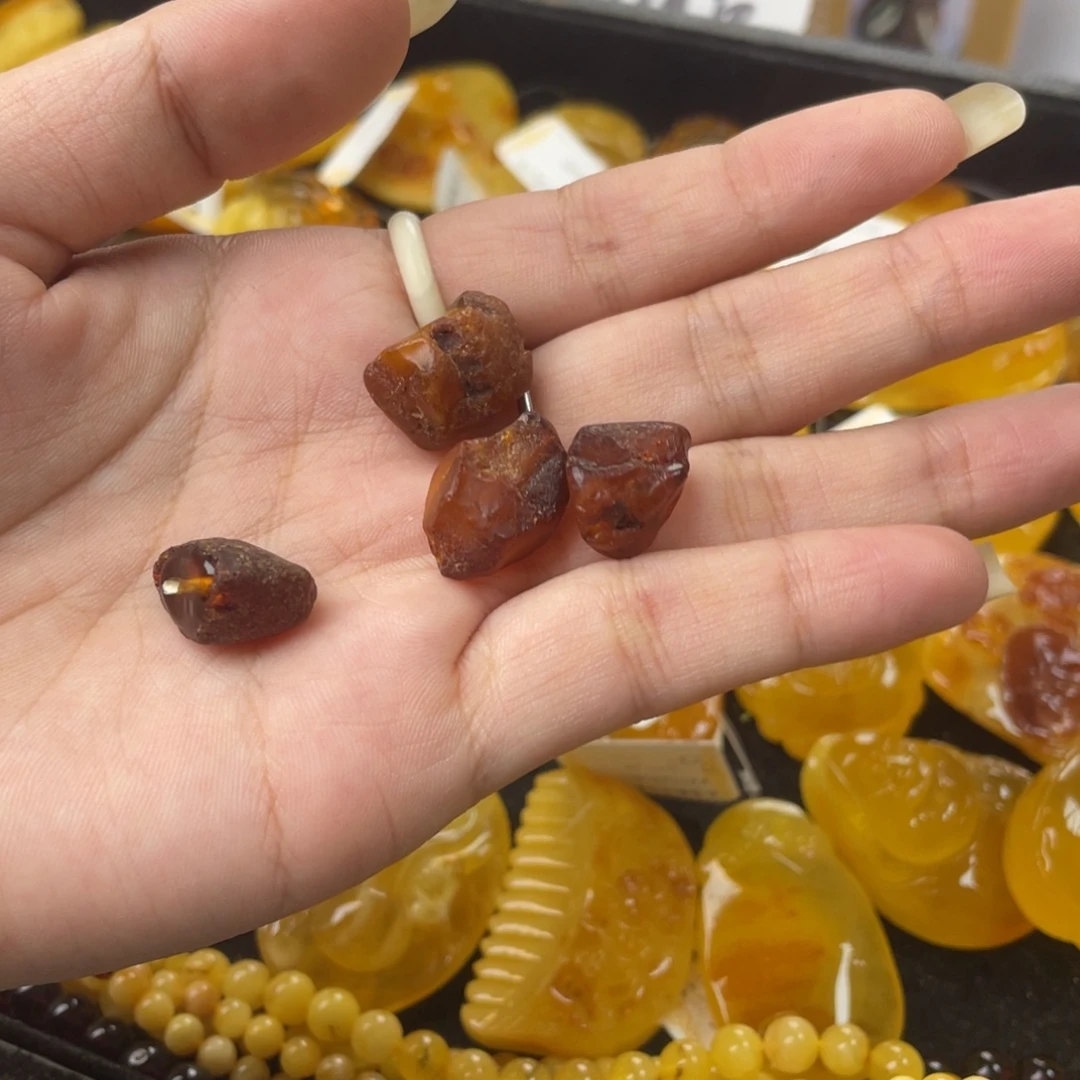 琥珀未镶嵌颈饰老蜜蜡随机发一件