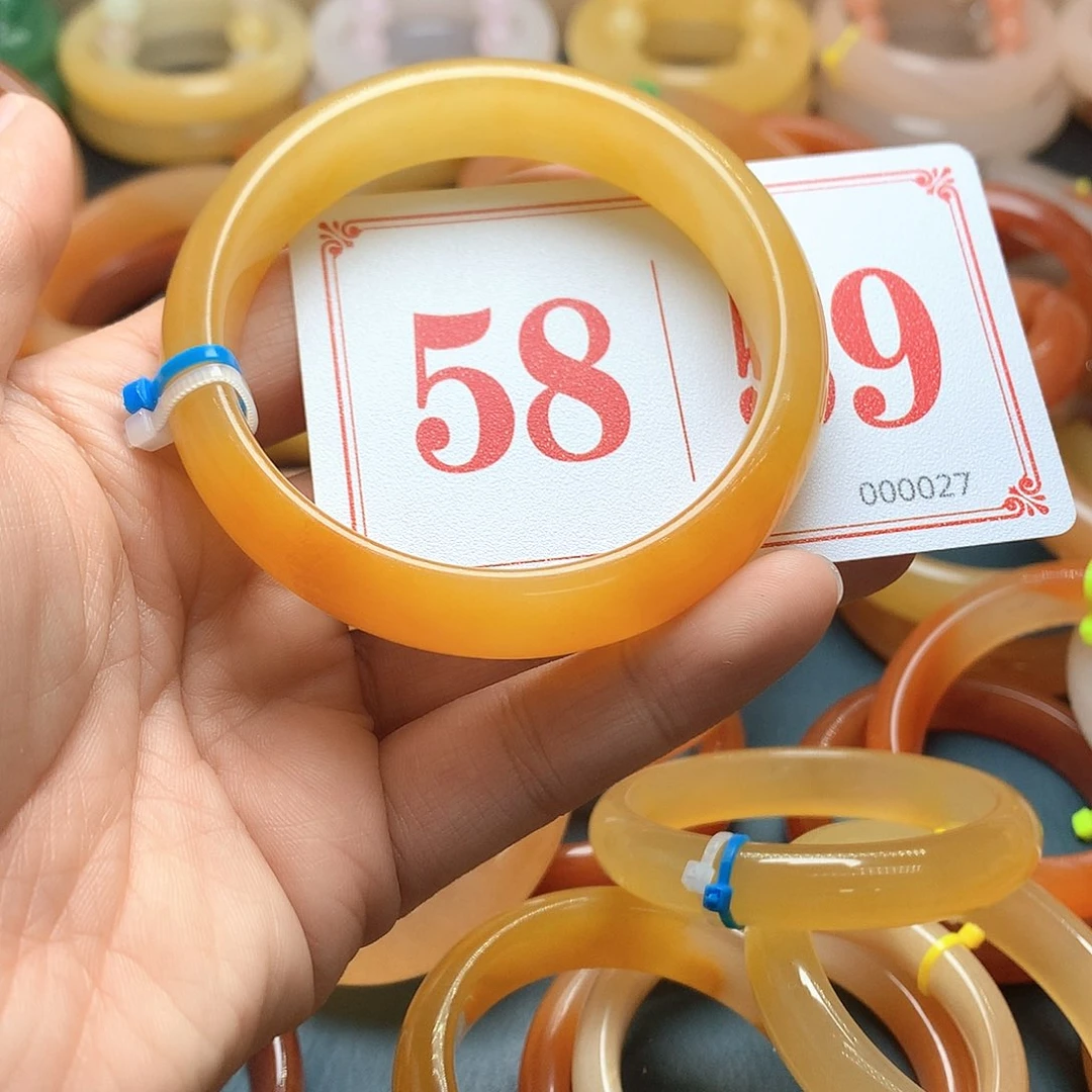 未镶嵌石英质玉（黄龙玉）手镯佳**梦