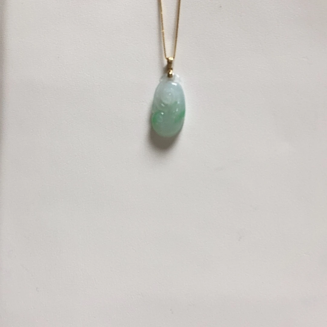 翡翠18K金镶嵌颈饰简单