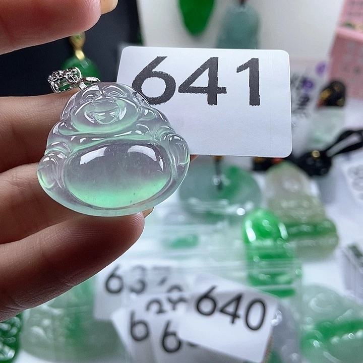 翡翠未镶嵌吊坠(赠链)