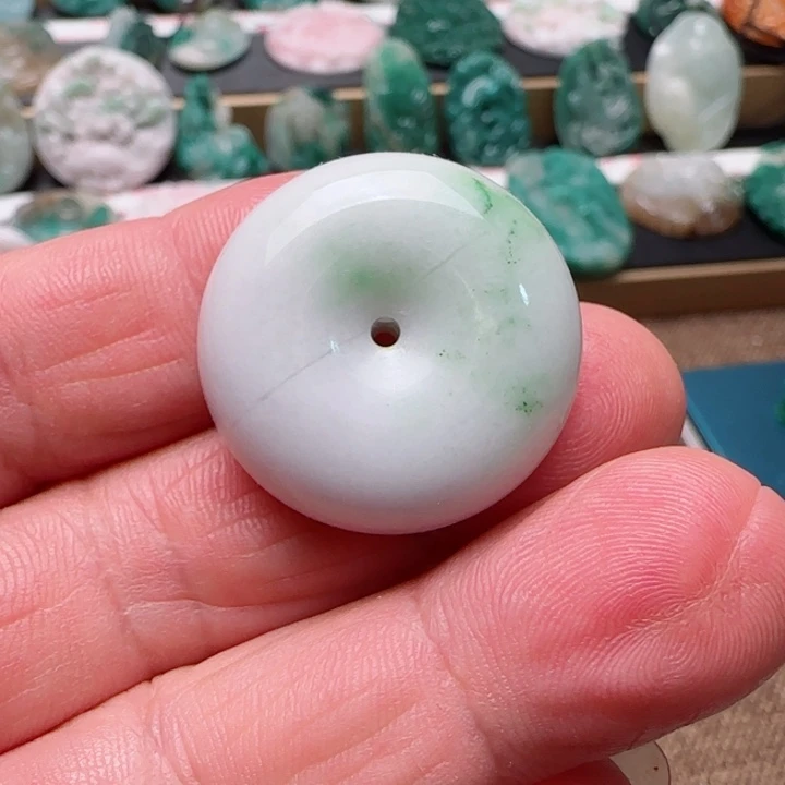 独山玉未镶嵌颈饰