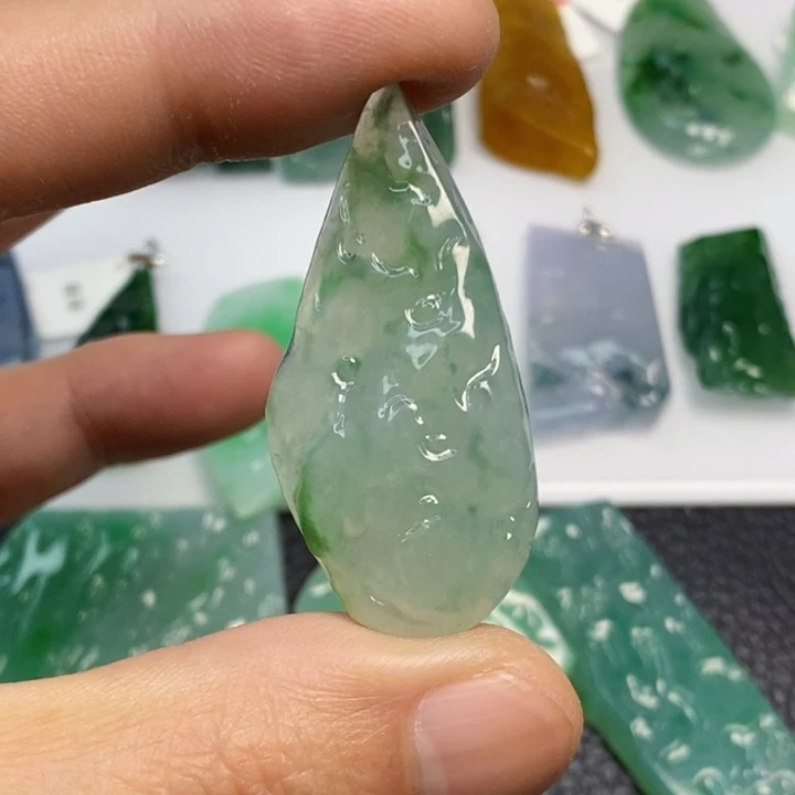 翡翠未镶嵌颈饰翡翠