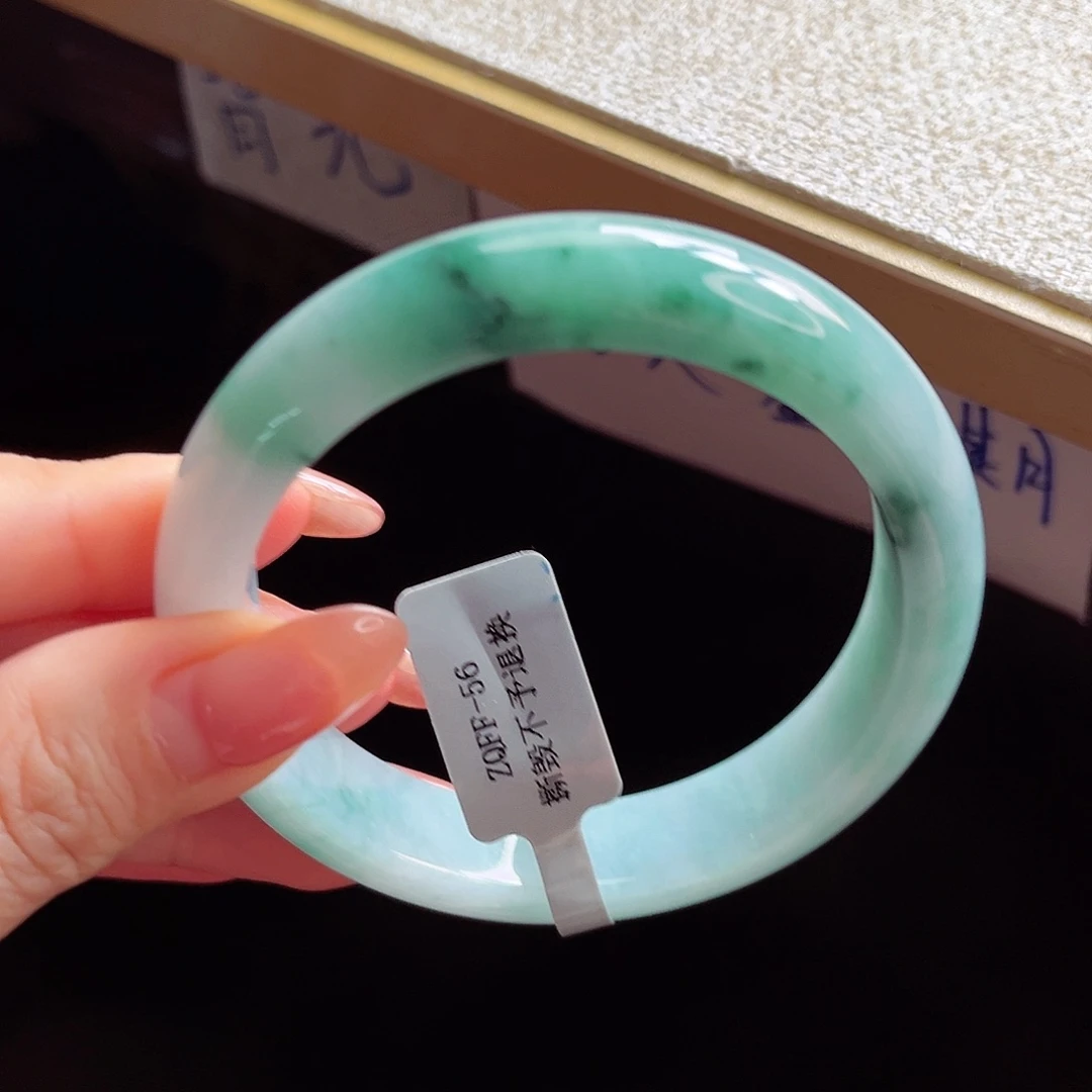 翡翠手镯未镶嵌手镯