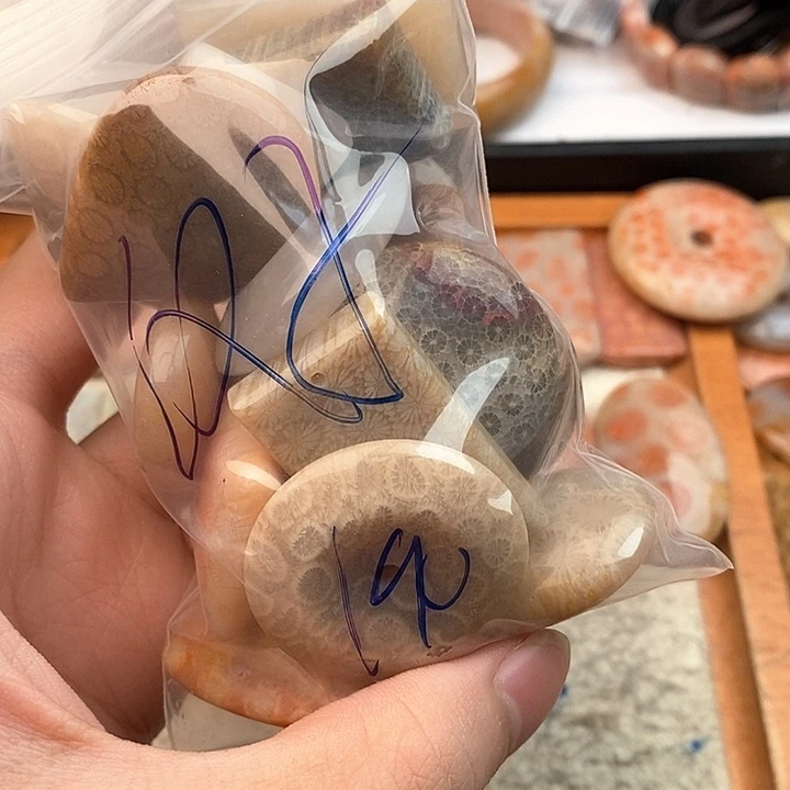 硅化玉颈饰未镶嵌汉**亚