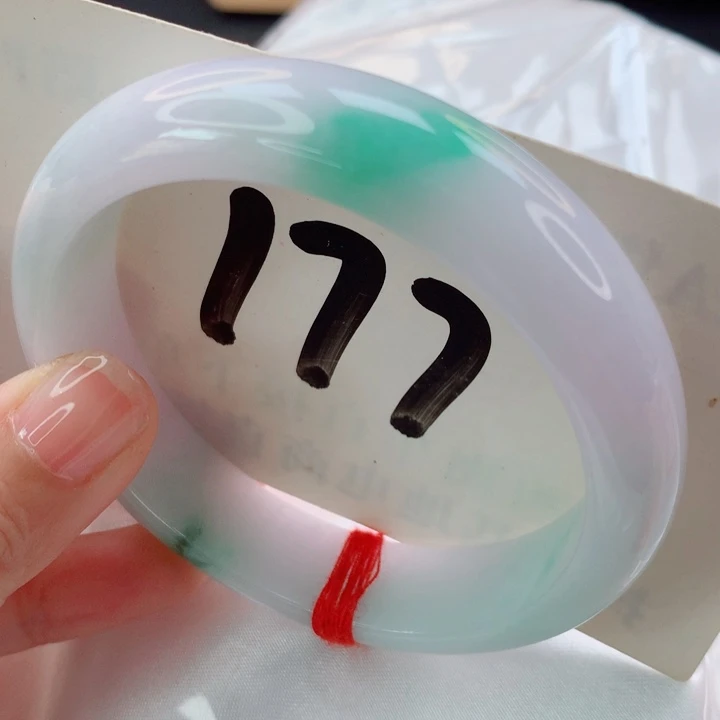翡翠未镶嵌手镯春带彩