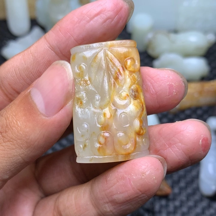 和田玉未镶嵌挂件明**怀