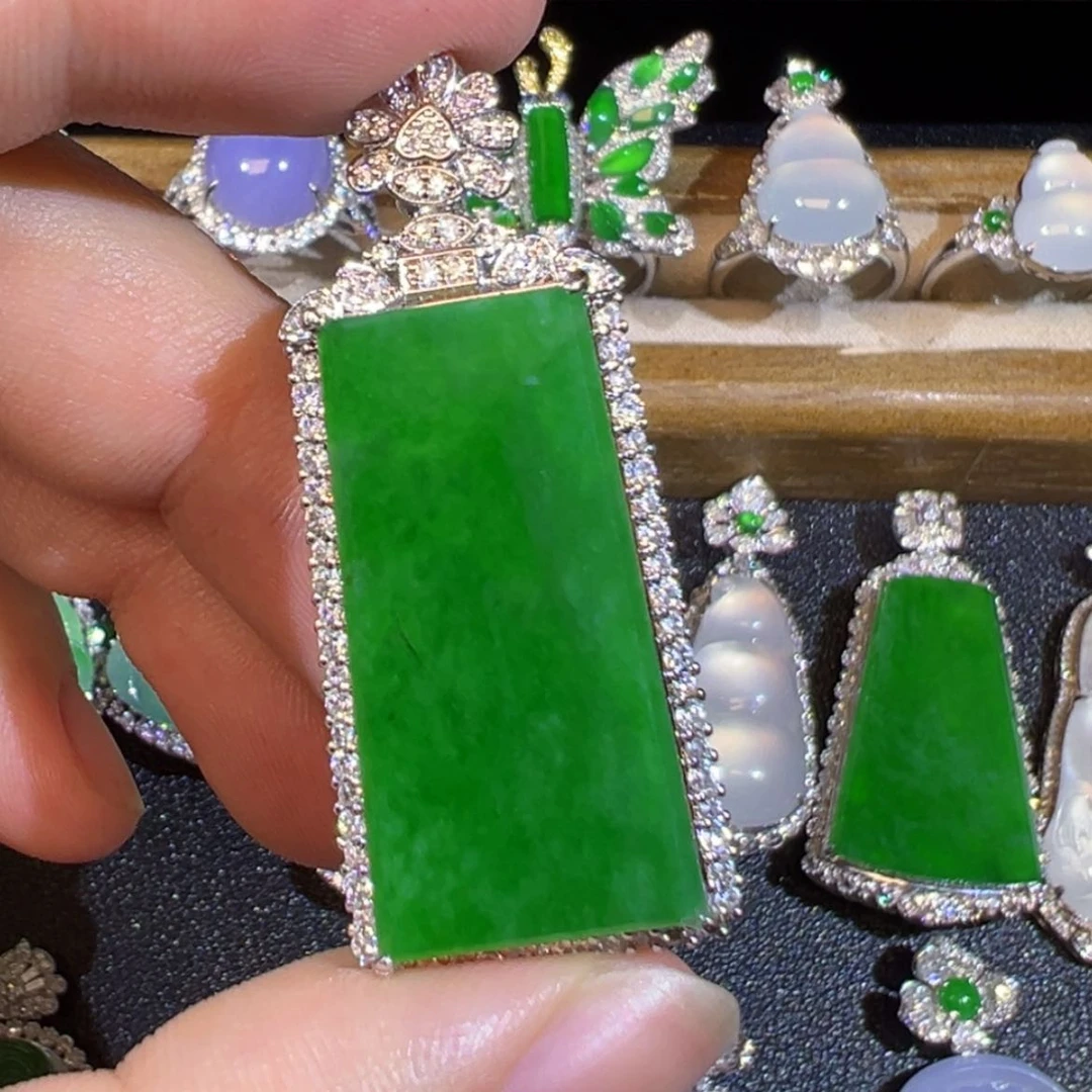 【闪购商品】颈饰18K金镶嵌翡翠缅甸翡翠