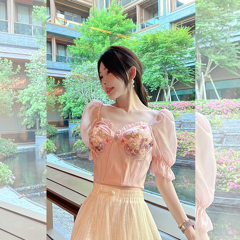 BeQueenStory【粉色花园】时尚百搭重工设计感立体花短款上衣女新款