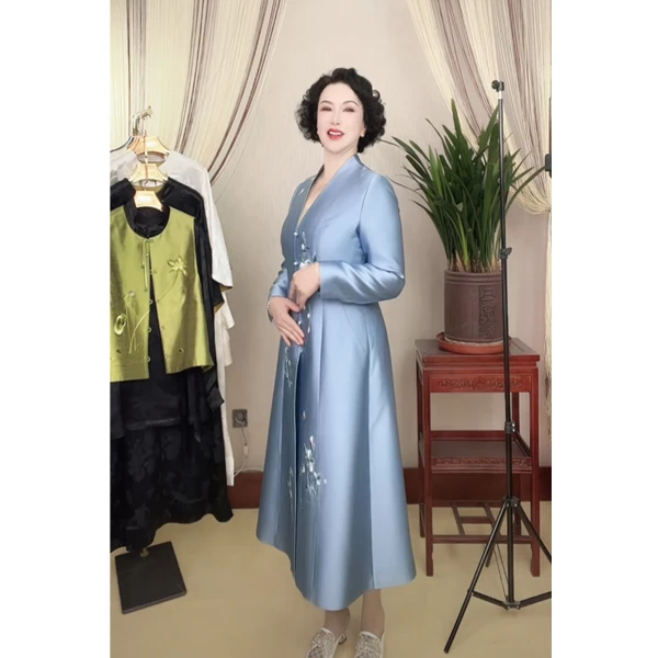 丝毛缎刺绣风衣春夏款