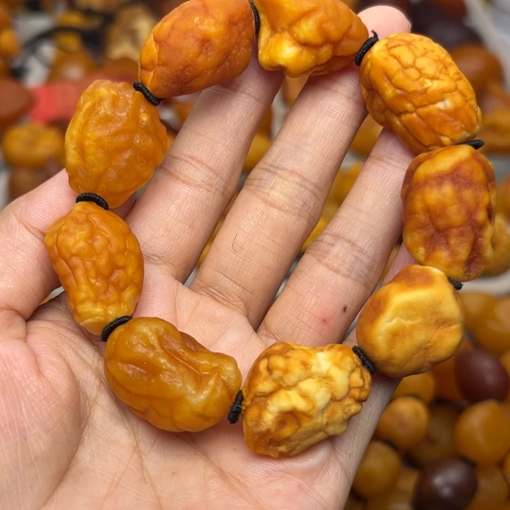 肥***呀琥珀未镶嵌颈饰天然蜜蜡