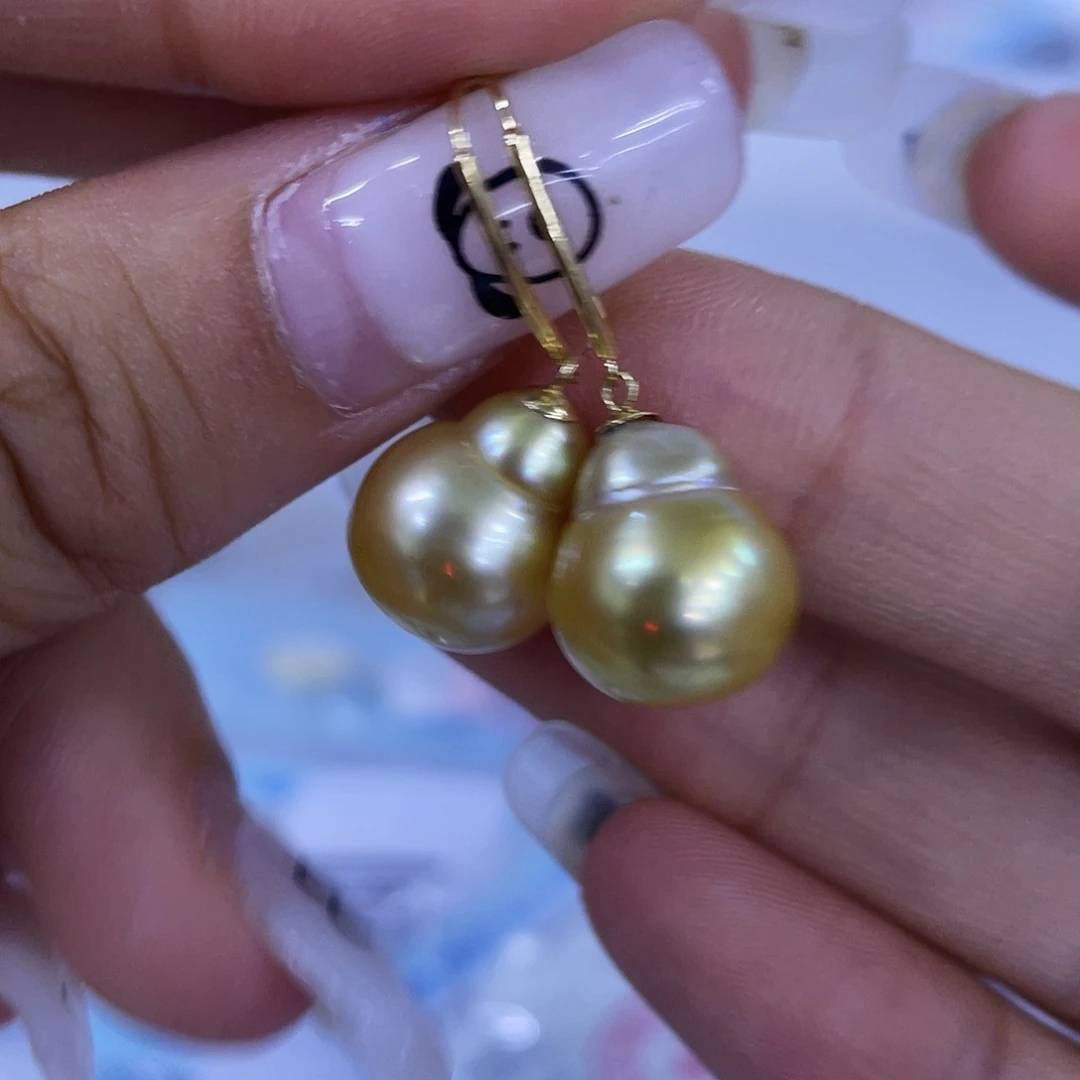 18K金镶嵌海水珍珠耳饰