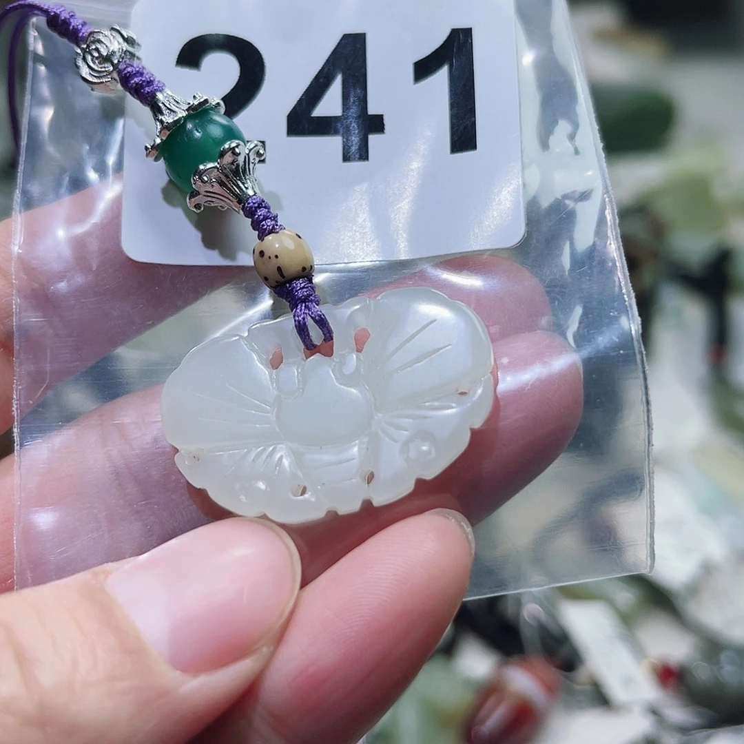 和田玉颈饰未镶嵌猫**猪