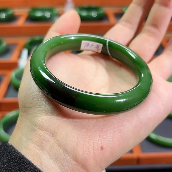 和田玉（碧玉）未镶嵌手镯
