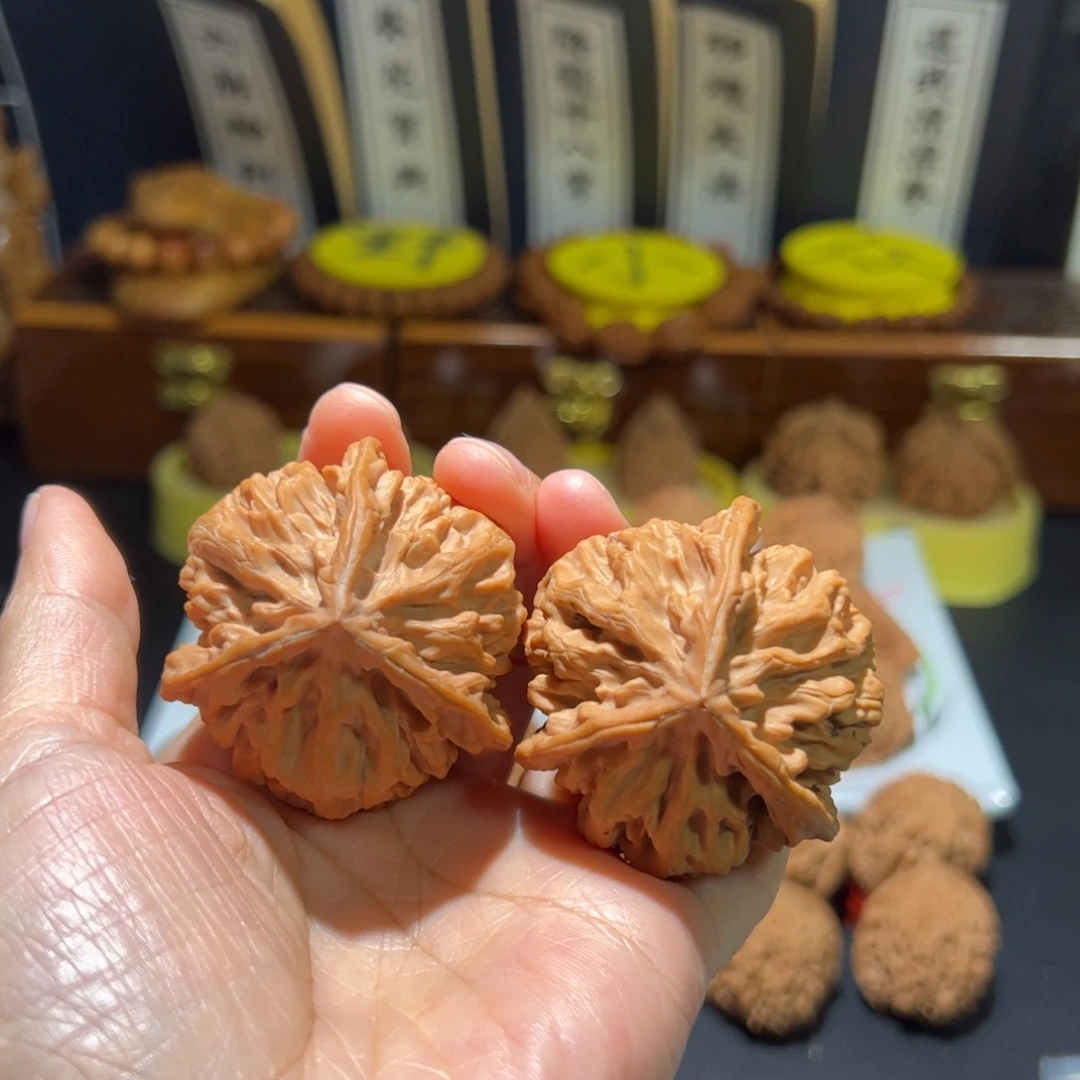 今***人文玩核桃把件帝王三棱
