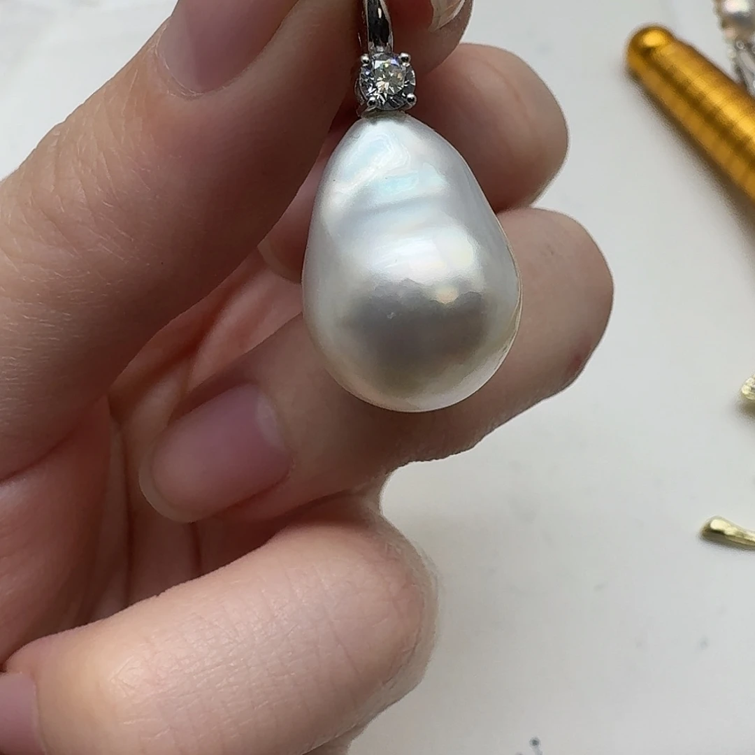 颈饰18K金镶嵌海水珍珠